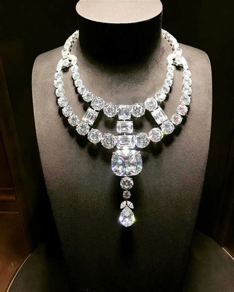 cartier jeanne toussaint necklace.